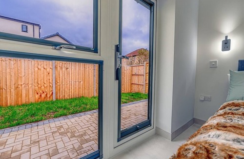 Filton House | Stag Residence: Modern Serviced Accomodation