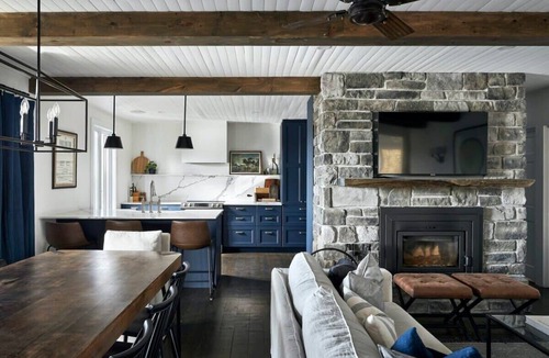 Val-des-Monts House | Staggering waterfront property on Lac Bataille