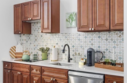 Downtown Jacksonville Apartment | Stained Glass 1BR at the Raven Pool OnSite Parking