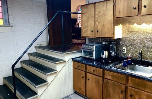 Clifton Forge West Cabin | Stained Glass, Piano, Douthat, Humpback Bridge