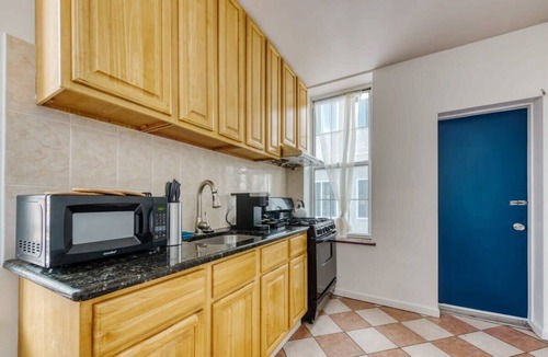 Chinatown Apartment | Stairway | 3BR Apt w W/D Ideal for Groups