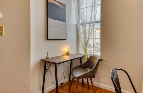 Chinatown Apartment | Stairway | 3BR Apt w W/D Ideal for Groups