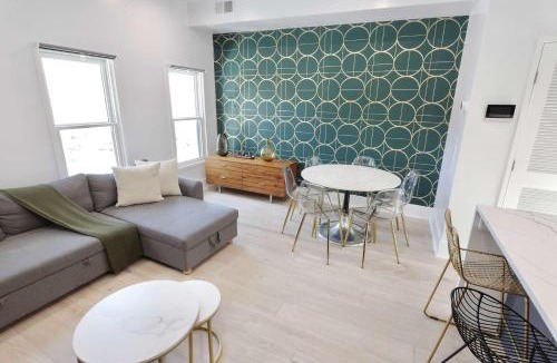 Logan Circle Apartment | Stairway to Heaven - Parking