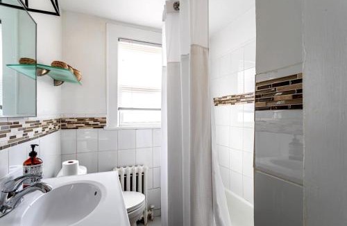 Cove - East Side - Shippan House | Stamford Bohemian by HarborPoint Downtown &Train