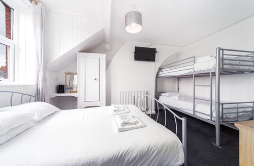 West Cliff Hotel | Standard Double & Single Bed, Ensuite