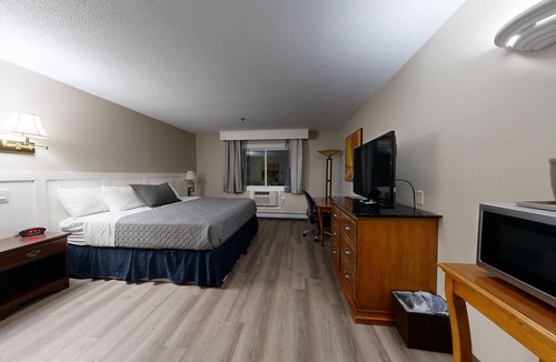 Presque Isle Hotel | Standard King - One King Bed