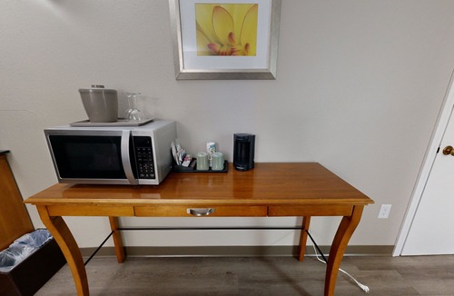 Presque Isle Hotel | Standard King - One King Bed