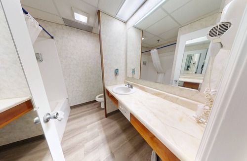 Presque Isle Hotel | Standard King - One King Bed