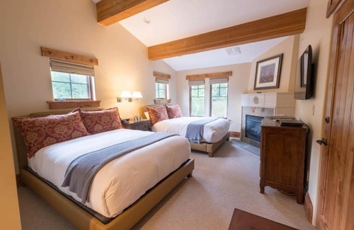 Deer Valley Hotel | Standard Quadruple Room
