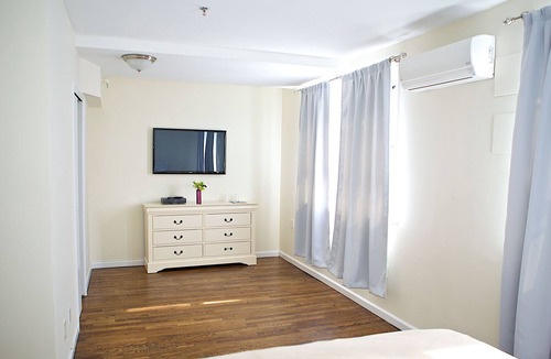 Long Beach Apartment | Standard Queen room