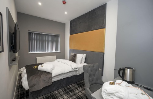 Scunthorpe Hotel | standard single bedroom with en suite