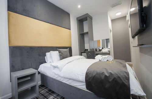 Scunthorpe Hotel | standard single bedroom with en suite