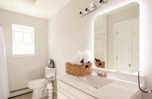 Middletown House | Standard Single Room2 with Shared Bathroom l Dining Patio