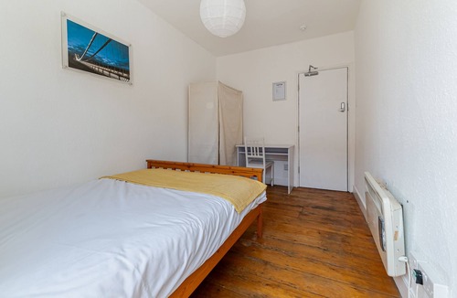 Clifton House | Standard Single Room with Shared Bathroom