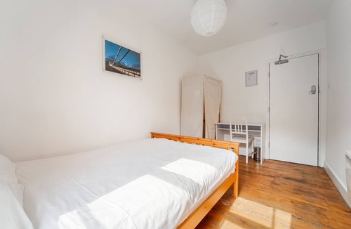 Clifton House | Standard Single Room with Shared Bathroom