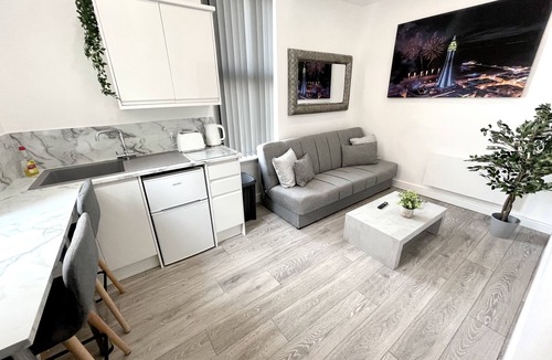 South Shore Apartment | Standard suite with spa bath