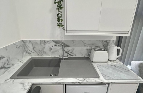 South Shore Apartment | Standard suite with spa bath