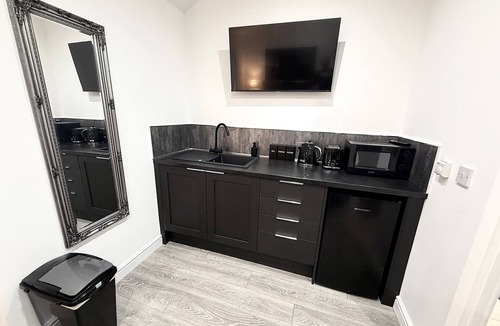 Blackpool Town Center Apartment | standard suite with spa bath