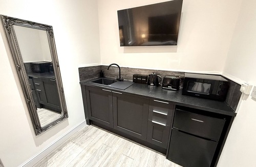 Blackpool Town Center Apartment | standard suite with spa bath