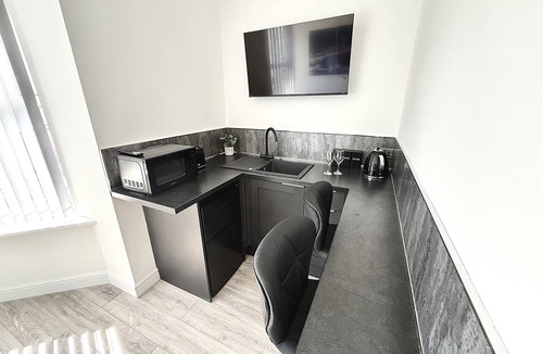 Blackpool Town Center Apartment | standard suite with spa bath