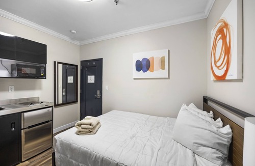 Bloomingdale Apartment | Standard with Kitchenette and Shared-Bath Hotel 99