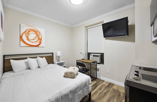 Bloomingdale Apartment | Standard with Kitchenette and Shared-Bath Hotel 99