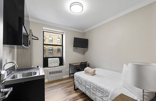 Bloomingdale Apartment | Standard with Kitchenette and Shared-Bath Hotel 99