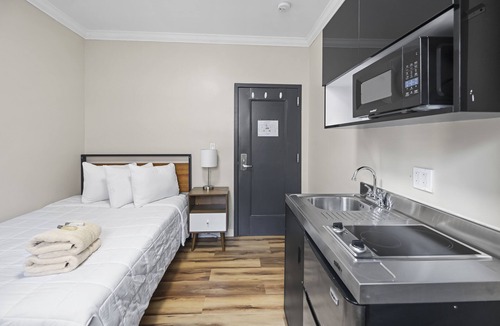 Bloomingdale Apartment | Standard with Kitchenette and Shared-Bath Hotel 99