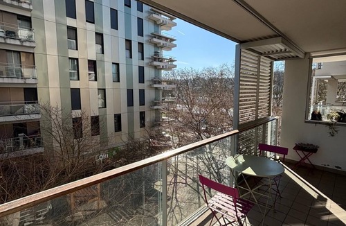 Billancourt–Rives de Seine Apartment | Standing apartment facing the Seine musicale
