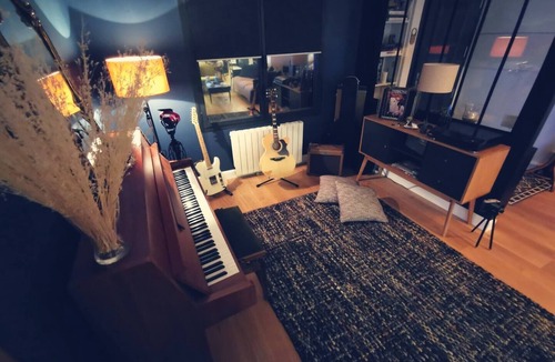 Begles House | Standing, calm and comfort