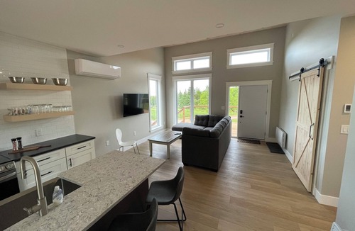 New London House | Stanley Bridge Retreat