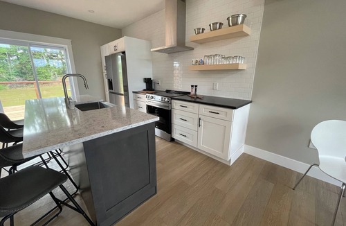 New London House | Stanley Bridge Retreat