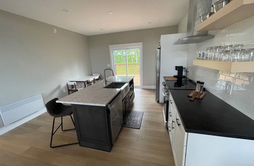 New London House | Stanley Bridge Retreat