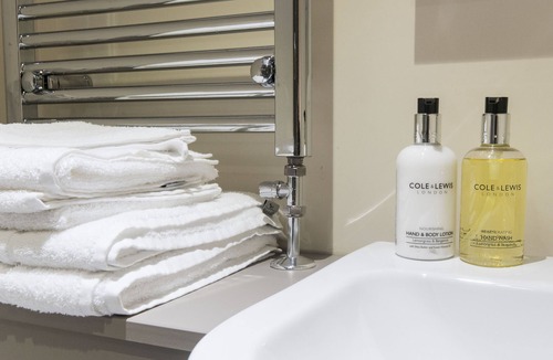 Lancaster Bed & Breakfast | Stanley Lodge Farmhouse