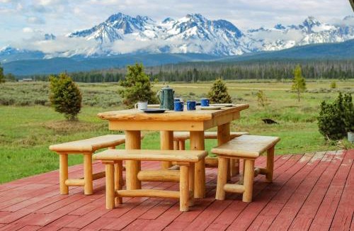 Stanley House | Stanley Spacious Home with Panoramic Views