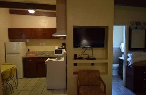 Borrego Springs Hotel | Stanlunds Inn And Suites