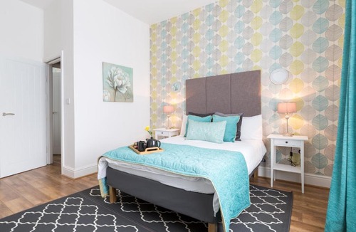 Edgbaston Apartment | Stanmore Apartment - Sleeps 6