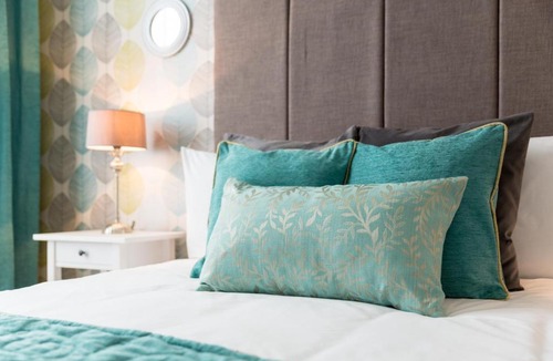 Edgbaston Apartment | Stanmore Apartment - Sleeps 6