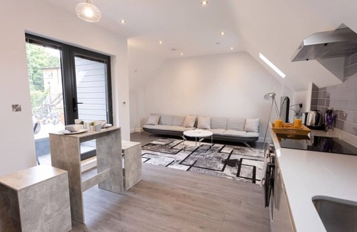 Stanmore Apartment | Stanmore Central - First Floor Luxury One Bedroom