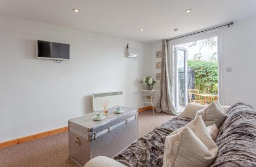 Hatfield Broad Oak House | Stansted airport - studio annexe with parking