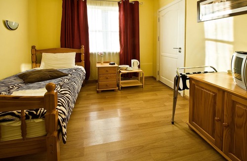 Takeley Street House | Stansted Airport Lodge
