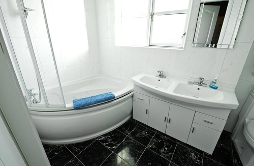 Takeley Street House | Stansted Airport Lodge