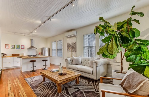 Saint Simons Island Apartment | Stanton Apartment A - Historic retreat 1 block to beach