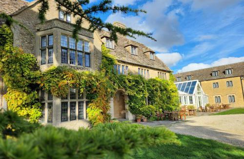 Blunsdon Hotel | Stanton House Hotel