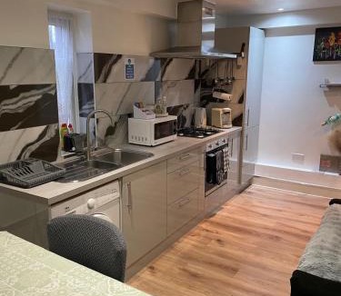 Alibon Apartment | Stanton - Impeccable and stylish 2 bedroom