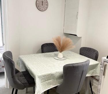 Alibon Apartment | Stanton - Impeccable and stylish 2 bedroom