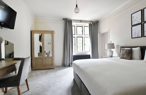 Stanton St Quintin Hotel | Stanton Manor Hotel