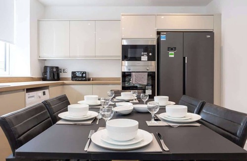 Trafford Apartment | Stanway Apartments Free Parking