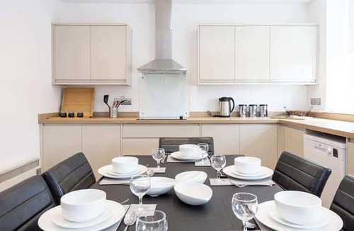 Trafford Apartment | Stanway Apartments Free Parking