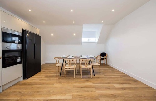 Trafford Apartment | Stanway Apartment Free Parking